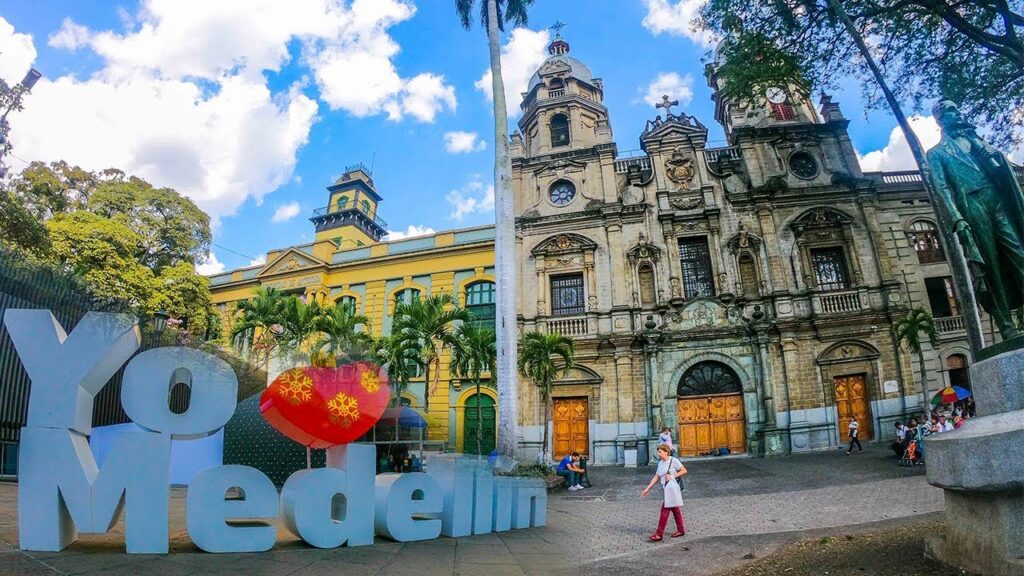 Medellín ciudad de la eterna primavera - destinos en colombia